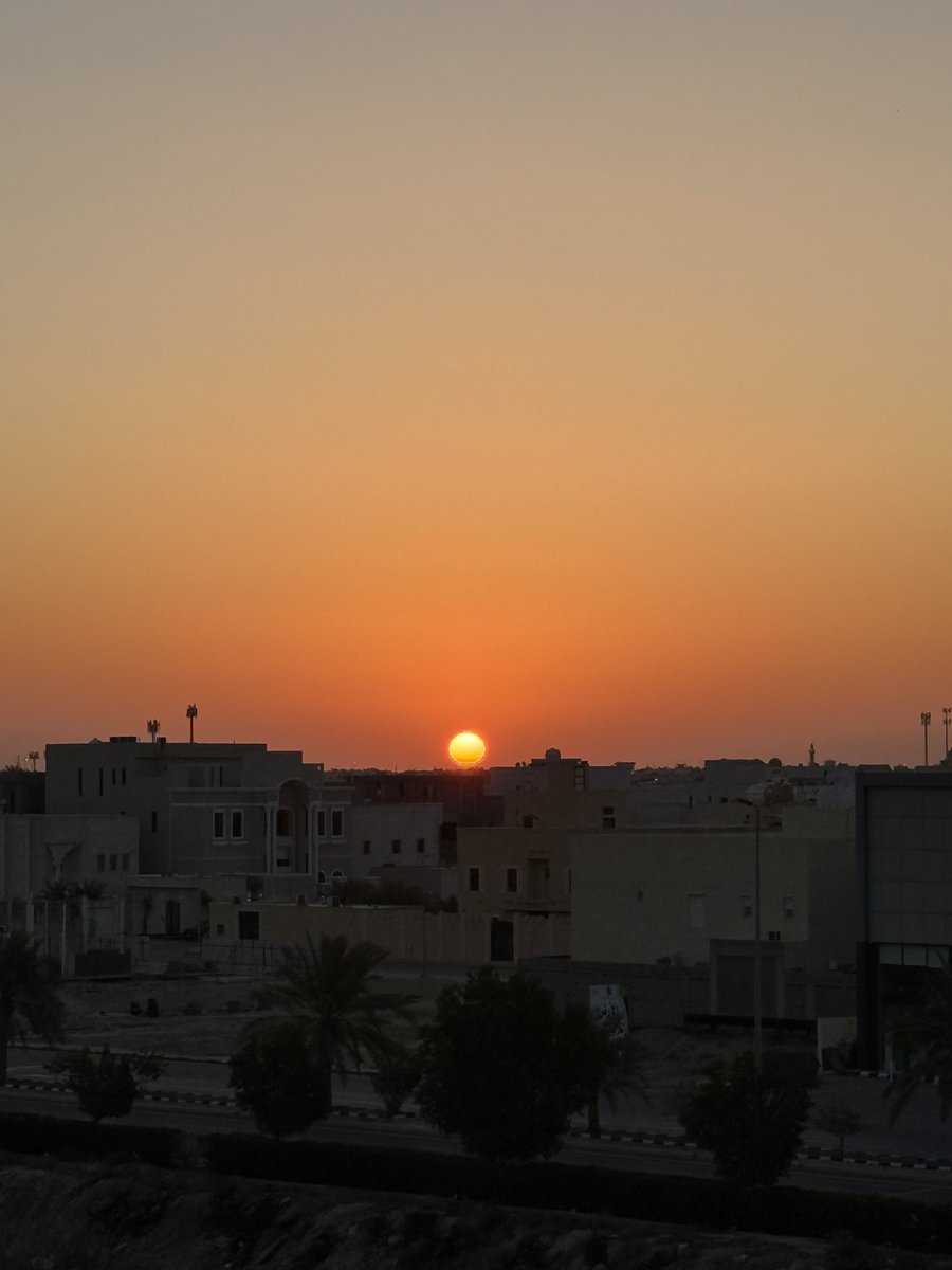 ra_an509's tweet photo. شروق الشمس ليلة 29 https://t.co/xmAII6KmSt