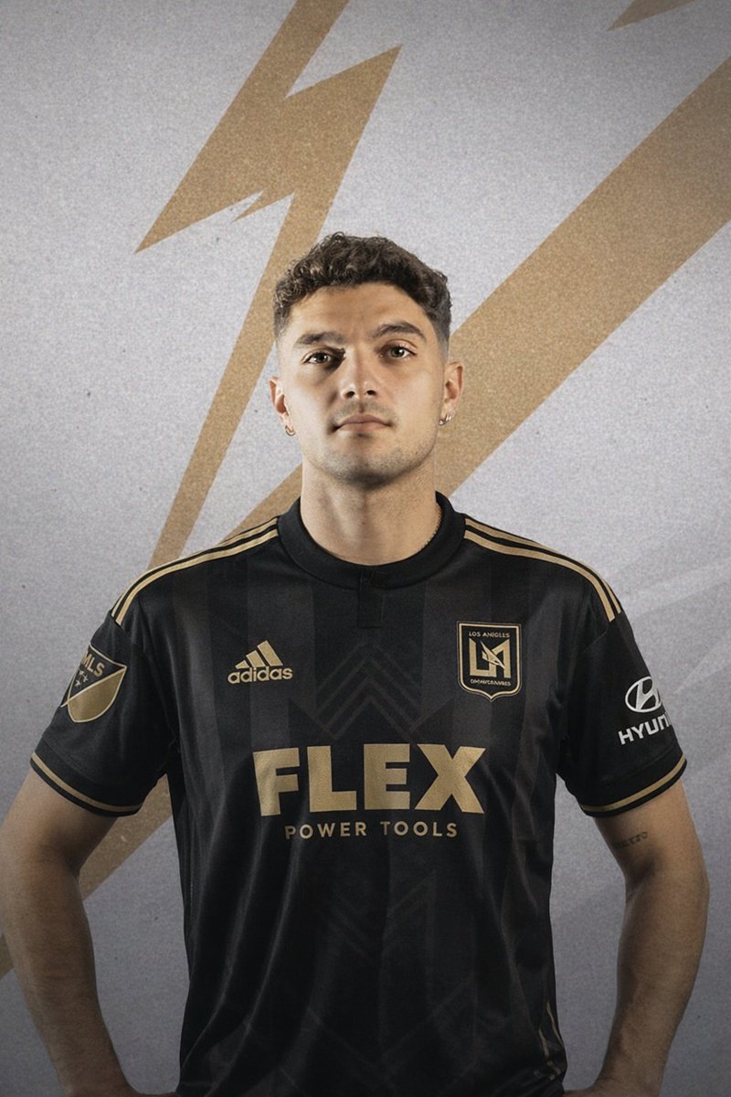 #OFICIAL: EXCL Despues de 2 REGALOS se confirma que Guillermo Villalobos tenia todo preparado para concretar su llegada al LAFC!
Las condiciones del club mencionaban de que el mismo Villalobos debia regalar 2 goles para el equipo Angelino.  

CONTRATO FIRMADO!