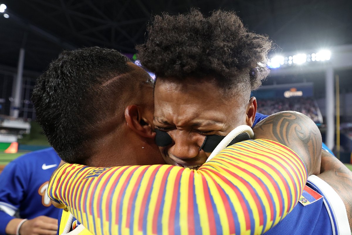 BaseballQuotes1's tweet photo. this embrace between Salvador Perez and Ronald Acuna Jr 🥹 https://t.co/p1PBN7t93T
