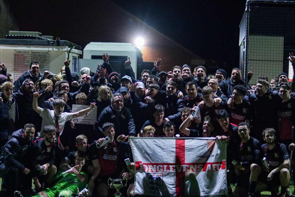 longlevensafc's tweet photo. What a group this is 😍

#UpTheLevens 🔴⚫️ https://t.co/yttvKzPmYk