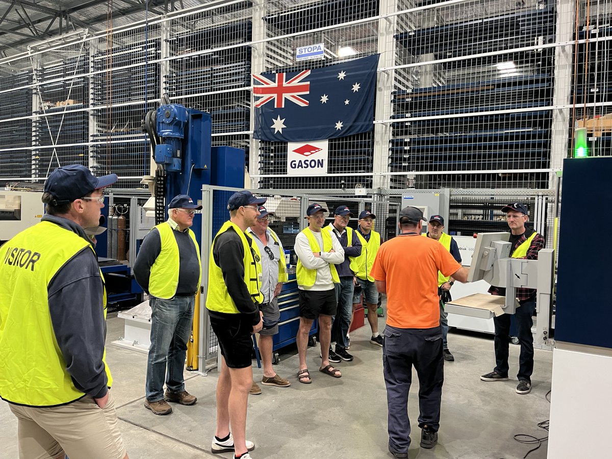 Crop Smart tweet media