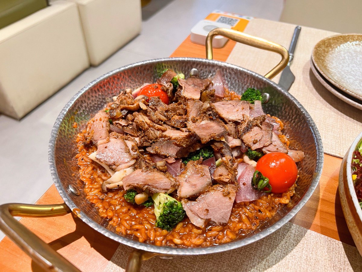 UNCUTlbuwg's tweet image. Quick weekday lunch! Grilled chicken, quinoa, roasted veggies, u0026 a zesty lemon-tahini drizzle. Healthy, filling, u0026 ready in 20 mins  #MealPrep #QuickBite