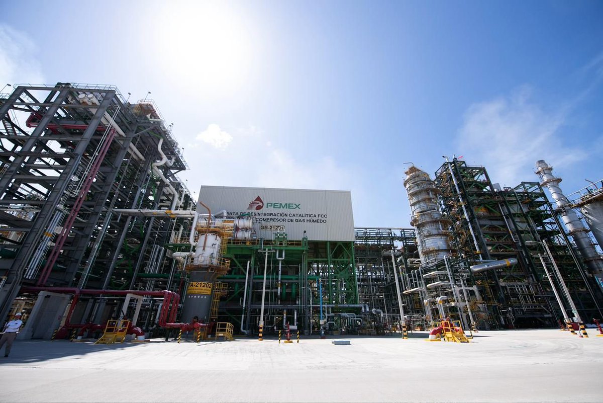 🚨 REFINERÍA OLMECA ÓPERA DE MANERA NORMAL TRAS EL INCIDENTE DE ESTA MAÑANA 🚨 

<a href="/Pemex/">Petróleos Mexicanos</a> reitera que la operación de la Refinería Olmeca continúa de manera normal y sin afectaciones ni daños en su infraestructura luego del incidente ocurrido al exterior de sus instalaciones.