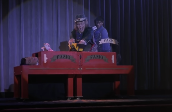 MistrelofHorror's tweet image. Is it a crime to make bad magicians be volunteers for their own failed tricks?  Maybe...when chainsaws are involved, but not with cards or mirrors? #horror #magic #tricks @MonsterZeroNJ @InsideNutshell @DeadCarcosa @WorldFogWatch @IWriteMonsters @Barry_Cinematic