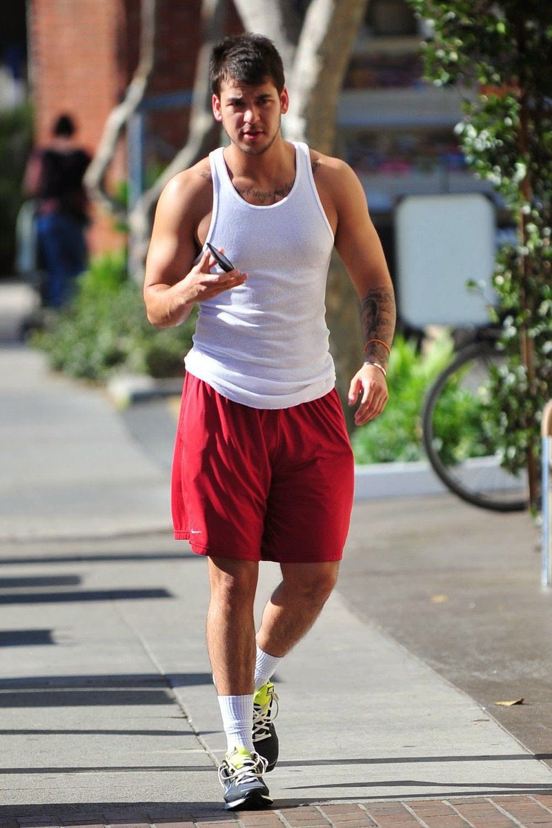 BuzzingPop's tweet photo. Happy 39th birthday to Rob Kardashian. 🎂 https://t.co/5RPneqxWXN