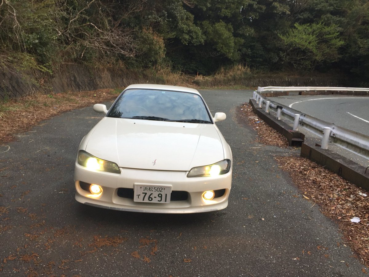 シメビア tweet media