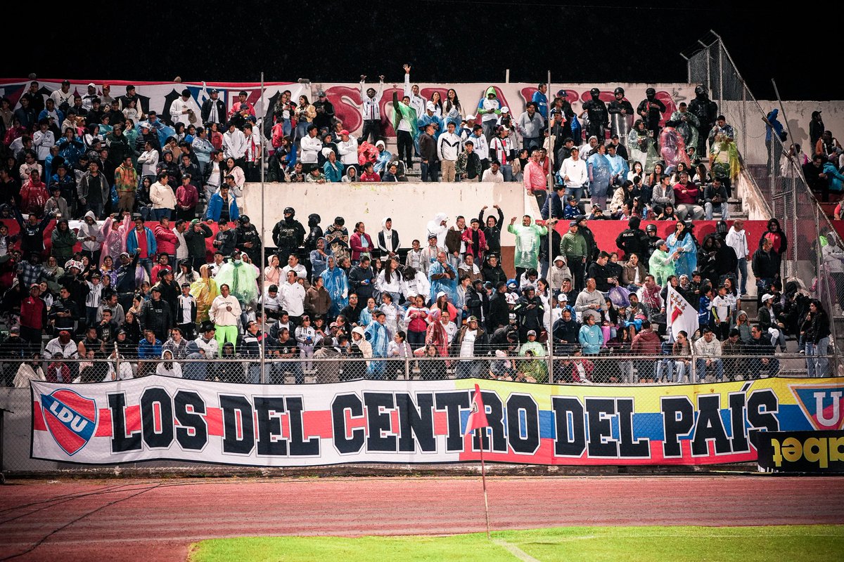 LDU_Oficial's tweet photo. ¡Siempre es un gusto, Ibarra! ⚪️🤩 https://t.co/c3oiXHwLIu