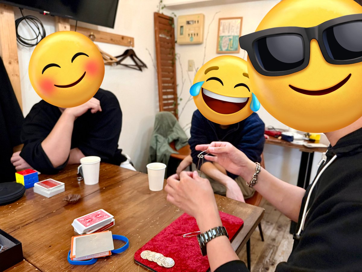 flsdsgn's tweet photo. 昨晩は #手品を見せ合う会 でした〜！

お久しぶりな方も来られ、カード、コイン、リング、安全ピン、テンヨー、ディズニートランプなどで盛り上がりました！

また来月も開催します！ https://t.co/5hIPx1gdHW