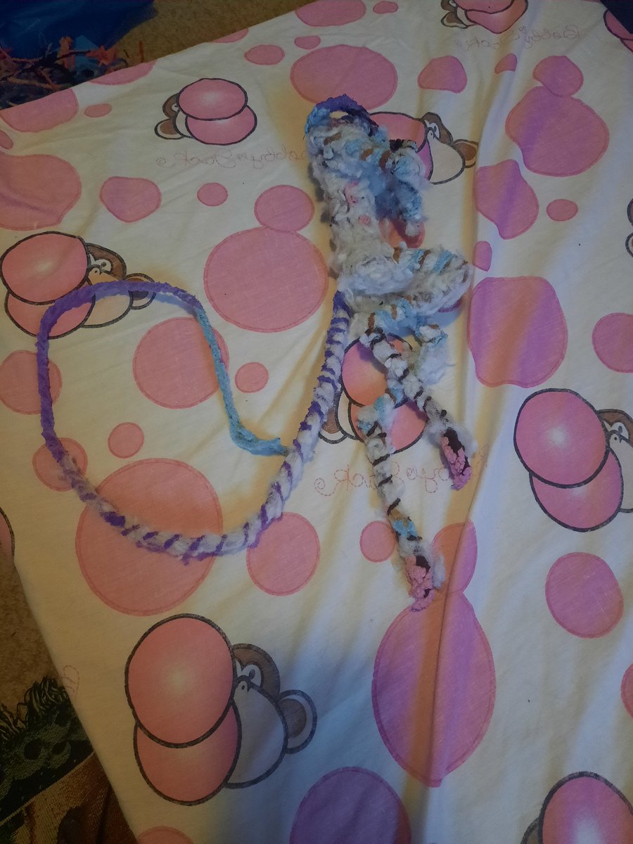 SenicaTheArtist's tweet photo. @berriebombz Hello, I'm SenicaTheArtist(still working on the name). I make figures out of pipe cleaners with a variety of colors. Hope you like what I have. https://t.co/hzwc6OJv98
