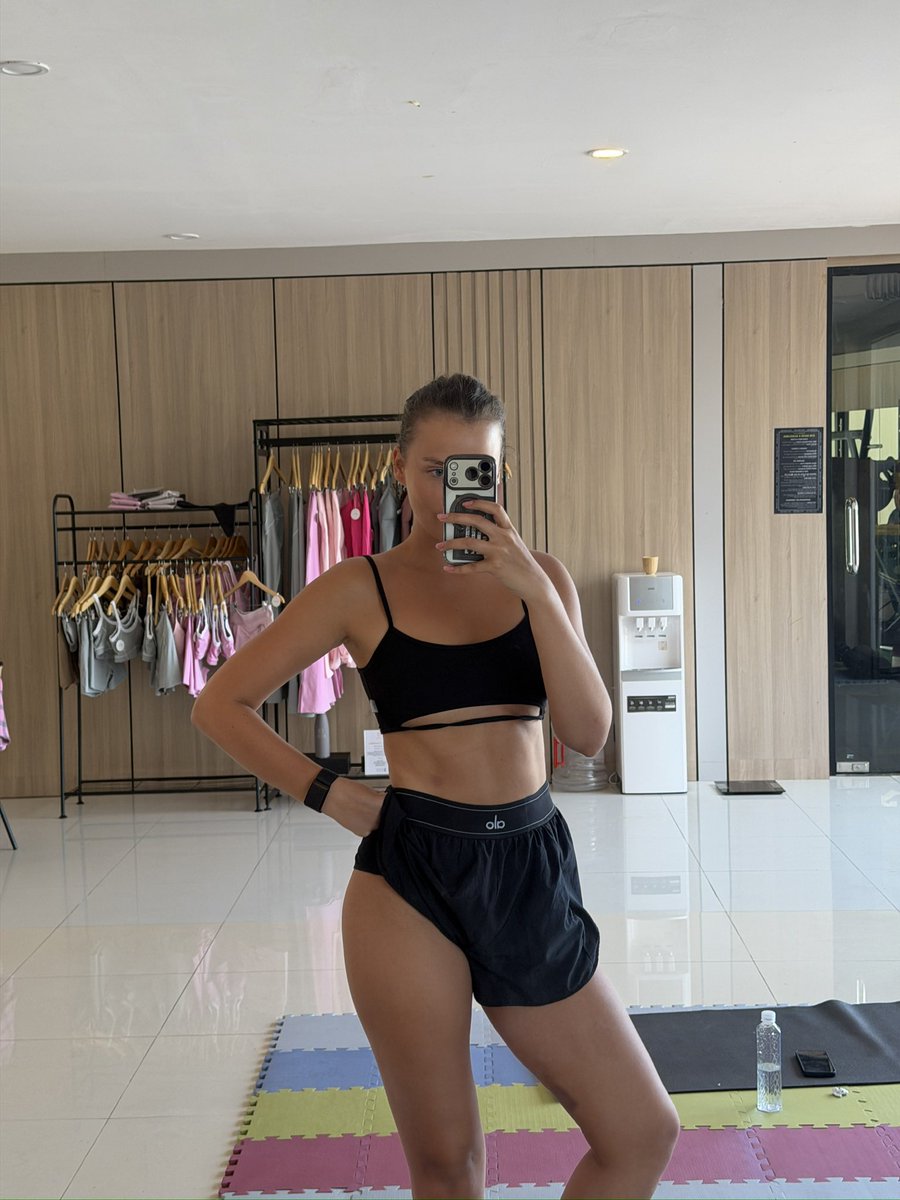 страж галактики tweet media