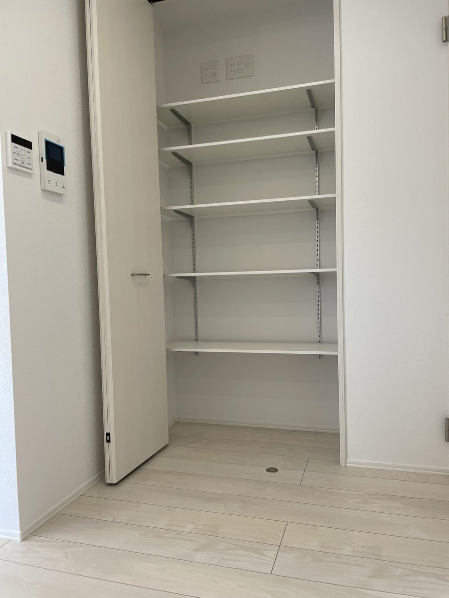 laventaobata's tweet photo. お陰様でセキスイハイムの賃貸アパートは建物引き渡しと同時に全室お申込みいただきました。内覧された方から賃料思ったより安いと言っていただけたこと嬉しい限りです。
『お値段。以上（ニトリは（異常）と書くらしい）』金太郎飴仕様（企画アパート）は賃貸だからこそ避けた
＃セキスイハイム https://t.co/TwRMlTwaTH