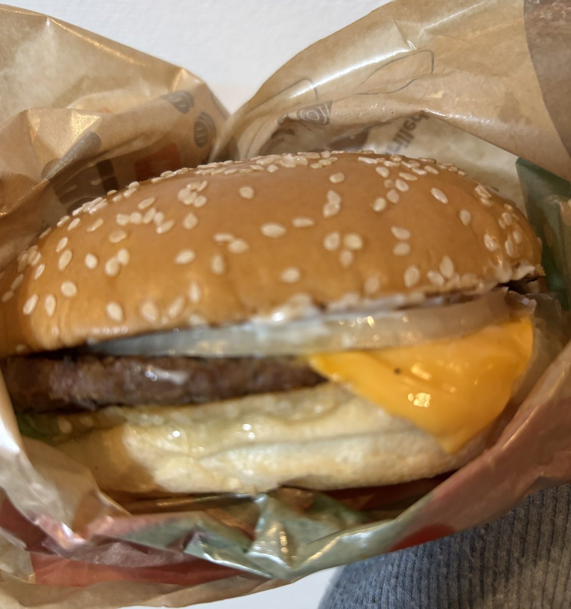 Queridos hermanos de Venezuela:
¡Felicidades por ganar la WBC!
Tal y como prometí, «me voy a comer una hamburguesa».
Sois un orgullo también para los japoneses.

ベネズエラ🇻🇪優勝おめでとう！
「ハンバーガー食ってやる」