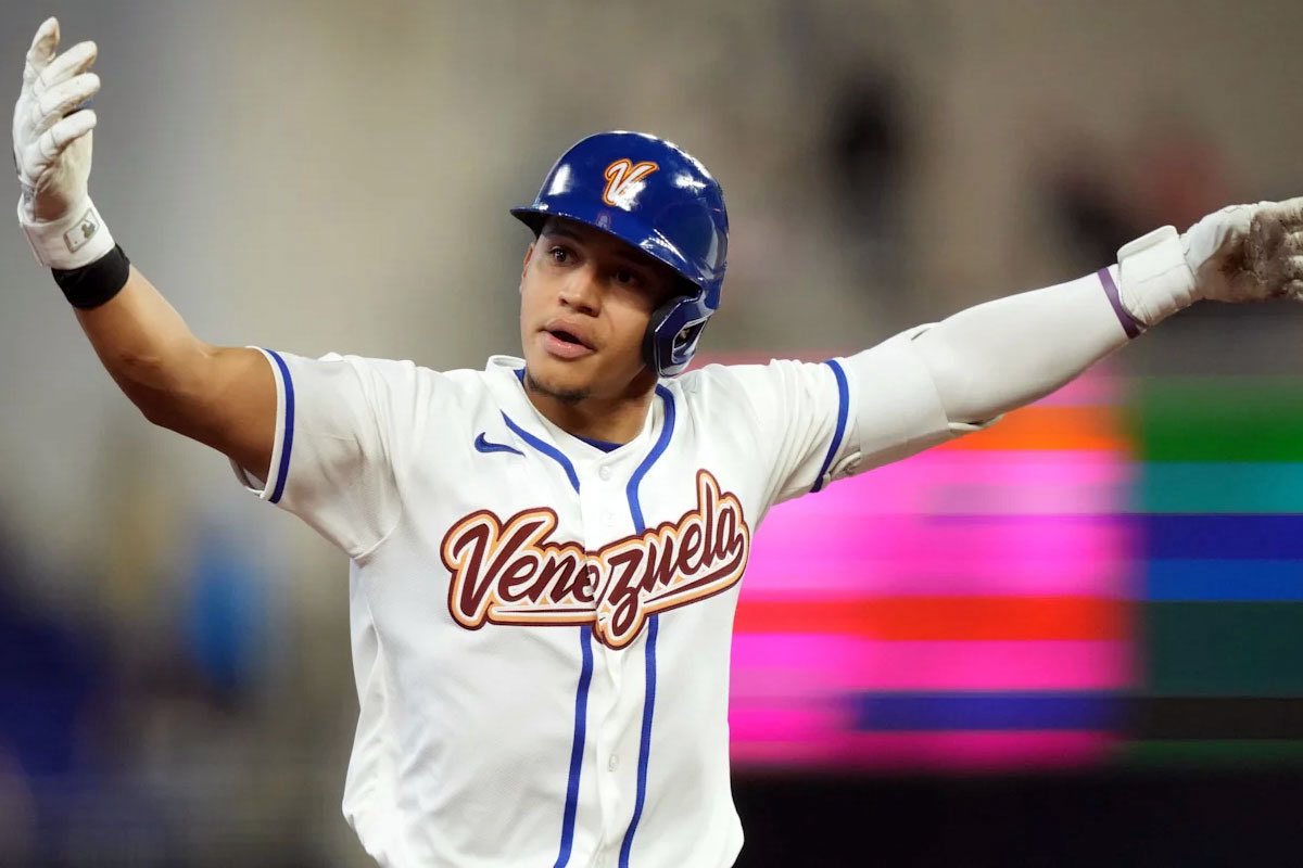 PÓNGALE PRECIO A ESE ROBO DE BASE 🔴✅

Javier Sanoja entró como emergente en el 9no por Luis Arraez, se robó la segunda almohadilla y posteriormente anotó con doble de Eugenio Suárez la carrera de la diferencia para ser Campeones del Mundo. 

¿Cuánto vale ese robo de base?