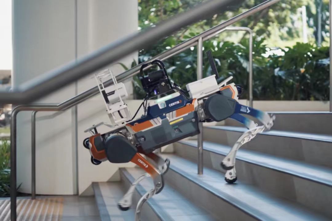 Hi_Deqing's tweet photo. At Certis Group campus, a quadruped detects parking violations & auto-generates GPS-tagged alerts. Proudly developed by DeepRobotics from Moganshan High-Tech Zone, #Deqing, this deployment marks a significant milestone. #Robotics #AI #Singapore #SmartSecurity #DeepRobotics https://t.co/E5CVUxQMDD