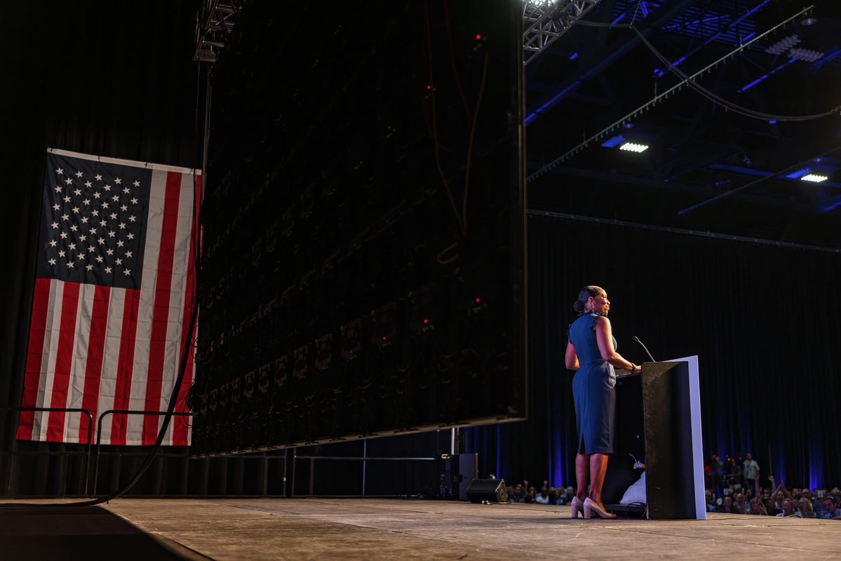 Juliana Stratton tweet media