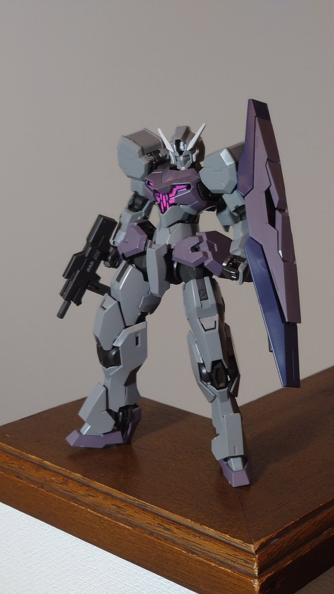 次のプラモはHGガンヴォルヴァにしました。
前作ペーネロペーでかなり気合を入れたので、サクッと作れそうなのを…という意図です。
でもいざ作り出したらヒケも凄いし全塗装したくなってきました…😇