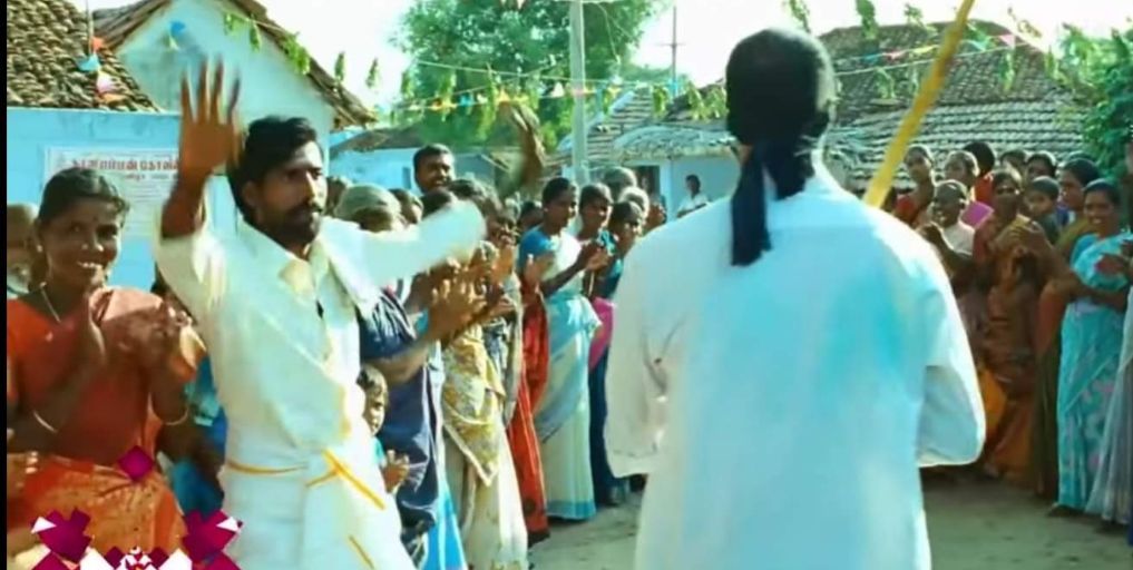 என் ஓட்டு விஜய்க்கு தான் 

நீ எந்த ஊரு ? ஈரோடு.

விஜய் பெரம்பூர்லல நிக்குறாரு.. அவருக்கு எப்படி ஓட்டு போடுவ

பெரம்பூர் போய் போடுவேன்