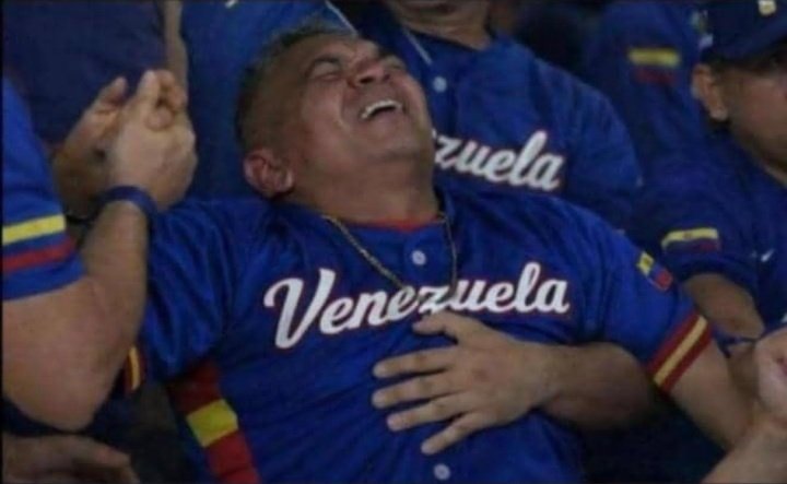 Clau ✿ de luto por el gordo tweet media