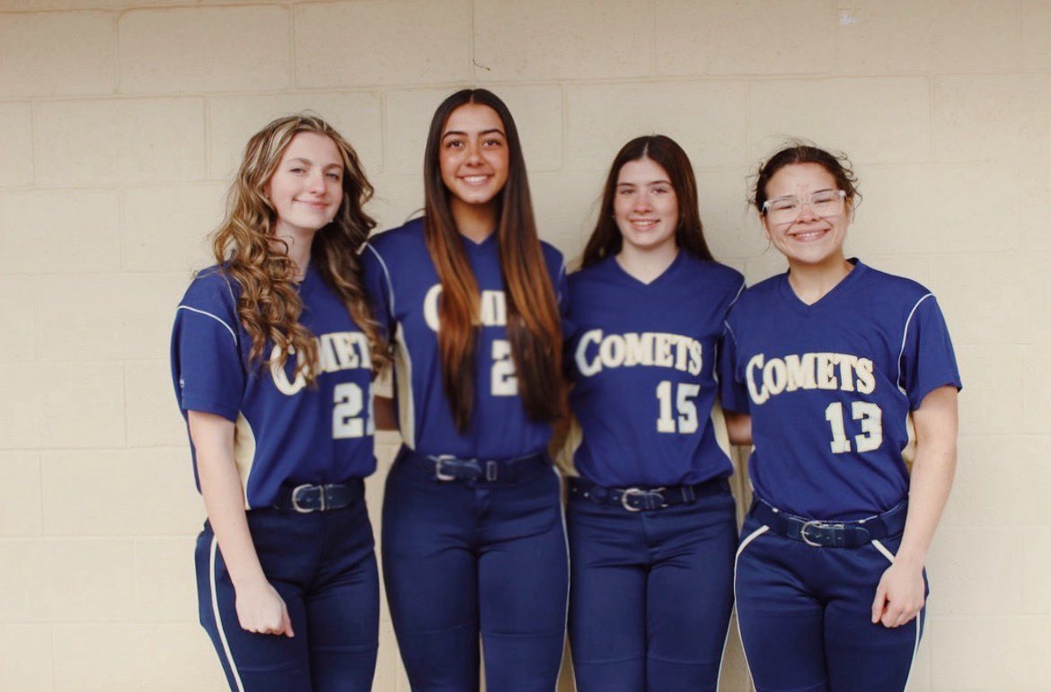 zuzuhardy2027's tweet photo. Can’t wait for junior year with these girls! #rollstate https://t.co/pMdQ50GIW1