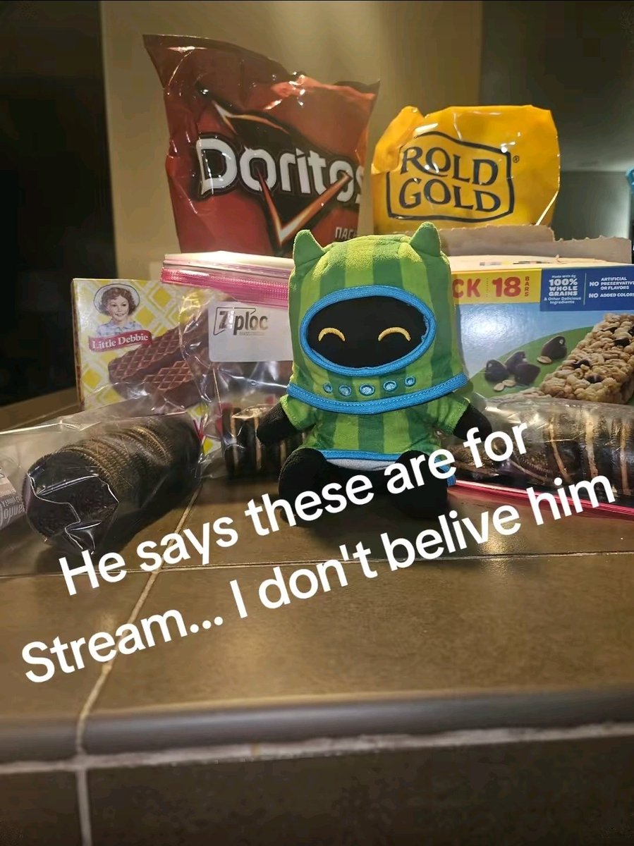 ZguyIggy's tweet photo. Who told him to do this? https://t.co/8gXqbDZDSw