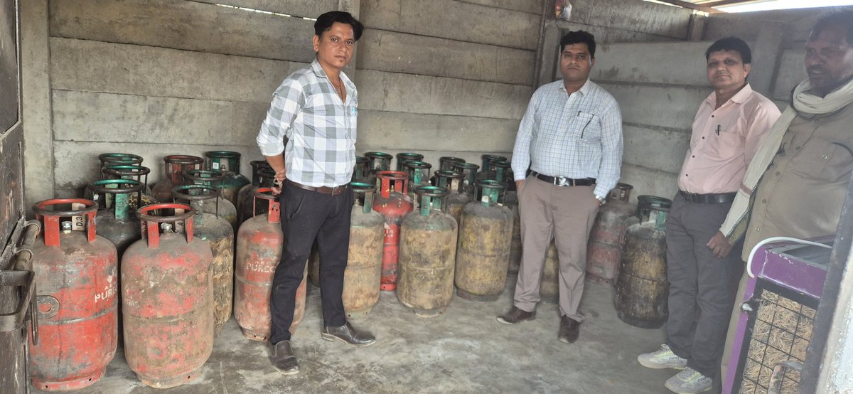 collectorseoni1's tweet image. #सिवनी जिले में घरेलू #एलपीजी सिलेंडरों के व्यावसायिक उपयोग व अवैध भंडारण पर सतत कार्रवाई की जा रही है, 71 सिलेंडर जब्त। @CMMadhyaPradesh @DrMohanYadav51 @JansamparkMP #seoni