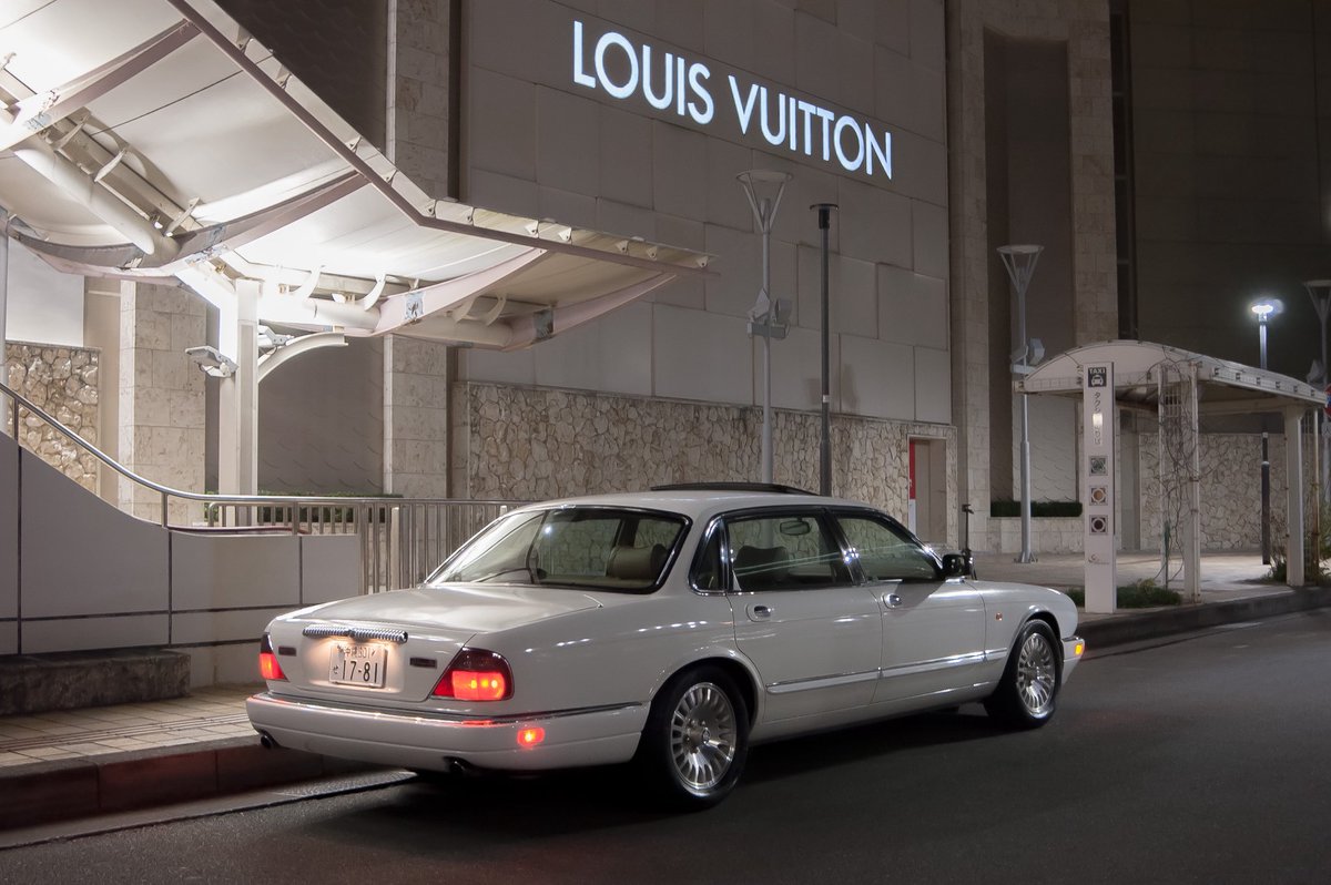 北米並行 1997 Jaguar vandenplas 納車されました

久々のセダン復帰