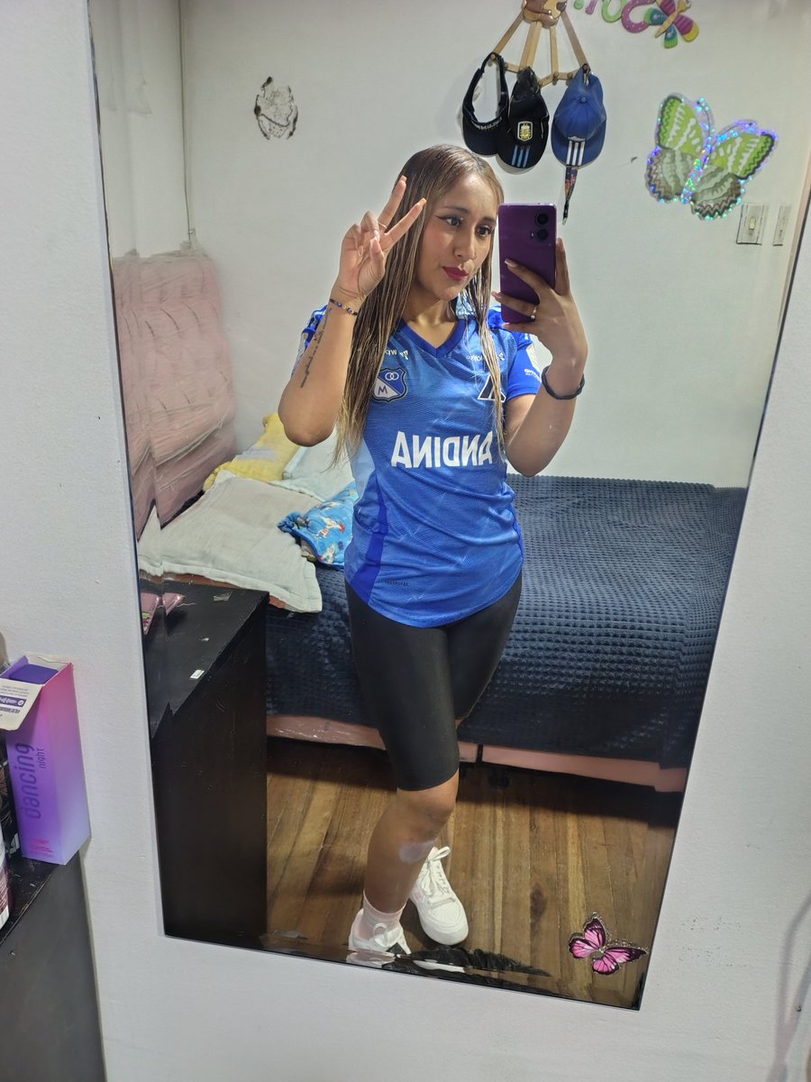 AlejaCardona22's tweet photo. 💙🤍 https://t.co/Qq5M3T4AgW