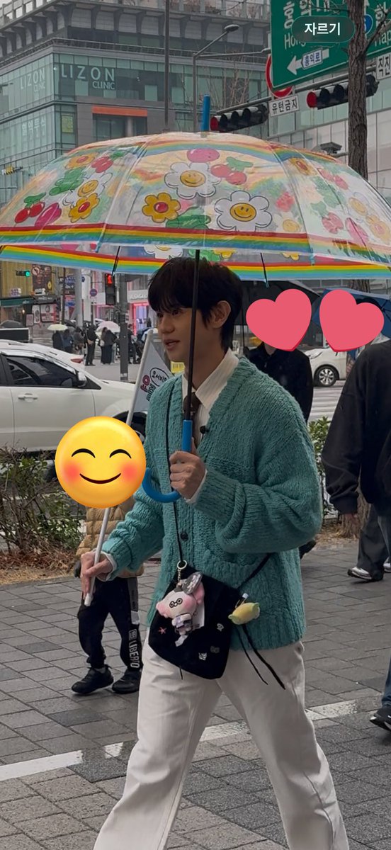 260318 요섭이 목격담.ᐟ 

깃발에 ‘요섭이의 요즘것들’ 이라 써 있음
요섭이 진짜 바뿌다….. 😻😻

#하이라이트 #양요섭