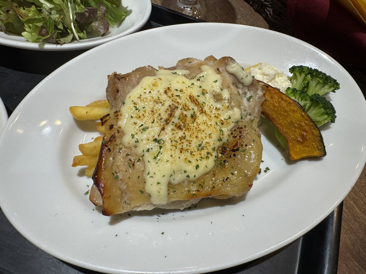 anajalspg's tweet photo. 2026-03-11   大阪エアポートワイナリー
165食目。実質タダ飯再開。

　随分アップ忘れてたので画像のみ

ワインは大幅？入替

#ワイン飲み放題 https://t.co/mQxiwAEepm
