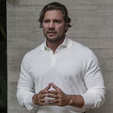 acofgod's tweet photo. You watched The Wolf of Wall Street and thought "that's insane."
Now meet the guy who did it 50x bigger.
The biggest banking fraud in Brazilian history — and one of the largest in the world.
Daniel Vorcaro and the collapse of Banco Master.
A thread 🧵 https://t.co/dB5kudekSC