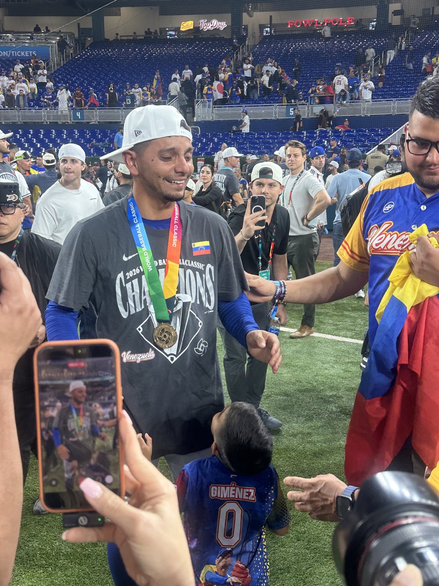 Off The Roster tweet media