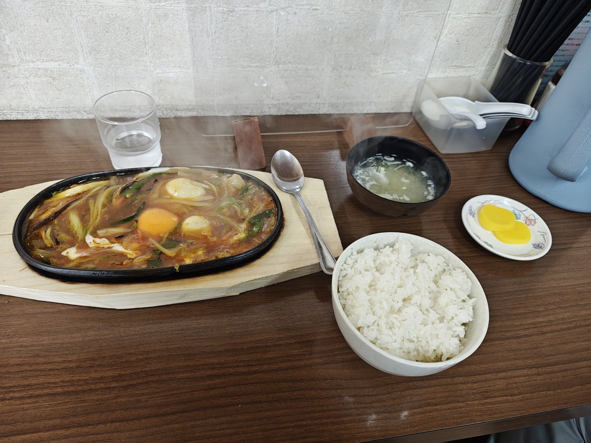 個人的な町中華で好きなのは分類としては不明だけど中華っぽい具材の炒め物