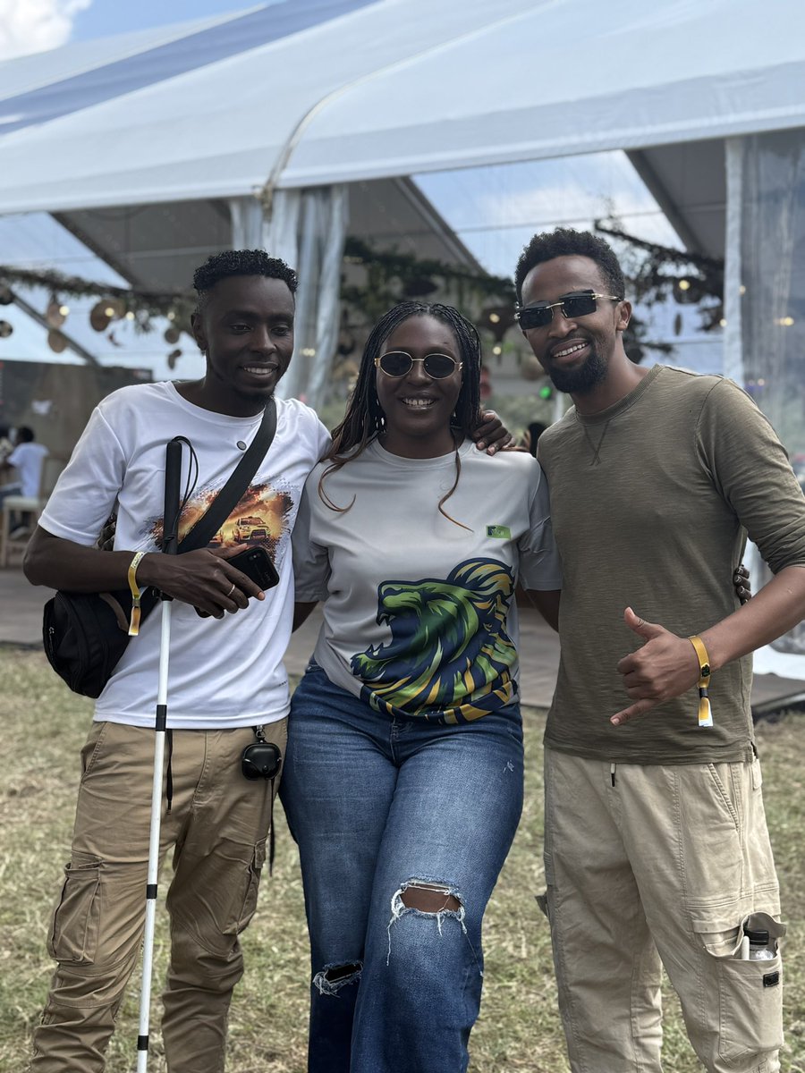 Julio🦯 tweet media