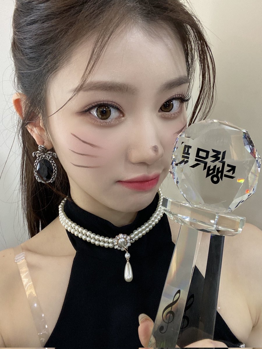 샤오팅 얼굴 tweet media