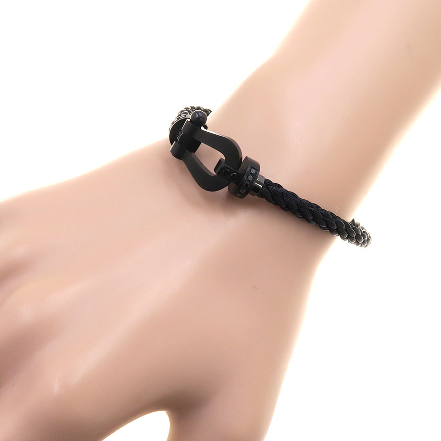 フレッド、フォース10ブレスレット/LM/ブラックダイヤ×ブラックチタンのご紹介です。
Introducing the Fred Force 10 bracelet/LM/black diamond x black titanium.

チタンのフォース10がとてもクールですね。
The titanium Force 10 looks really cool.

sanoya.co.jp/ec/products/de…

Welcome to