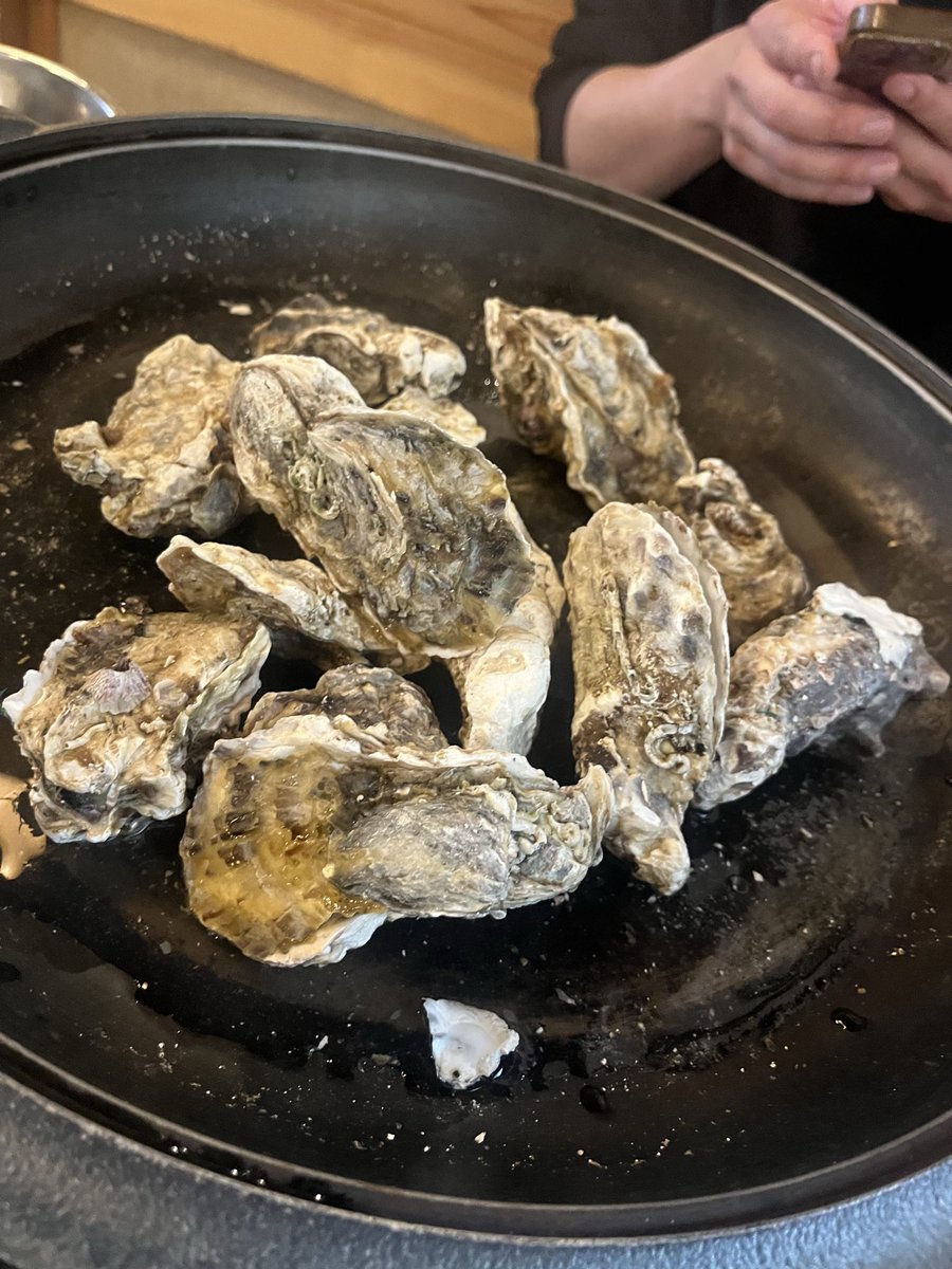NoiRoot0318's tweet photo. 牡蠣食べ放題思ったより良き https://t.co/hNLMuDeWXL