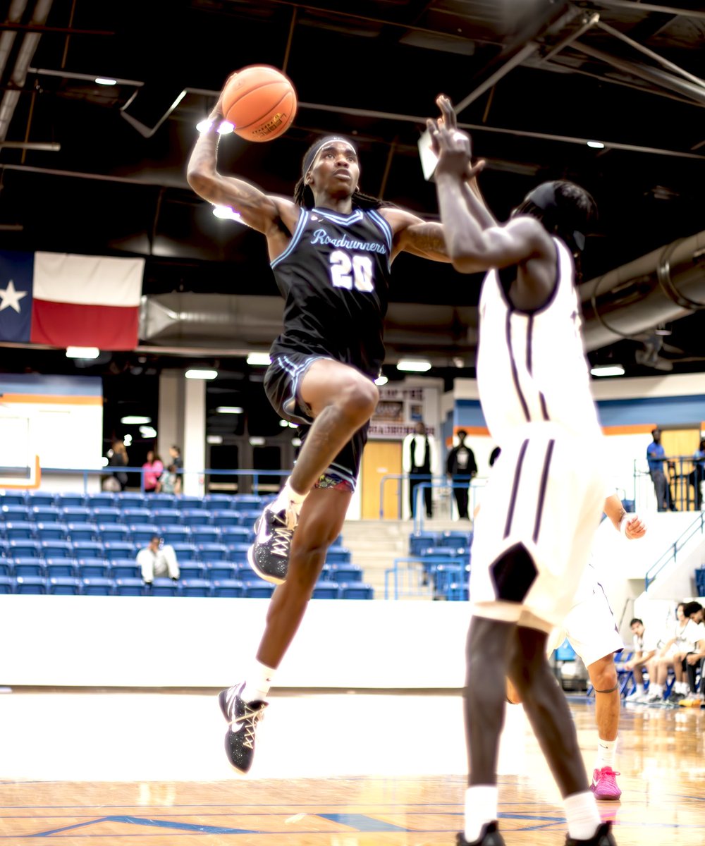 Coach Montgomery tweet media