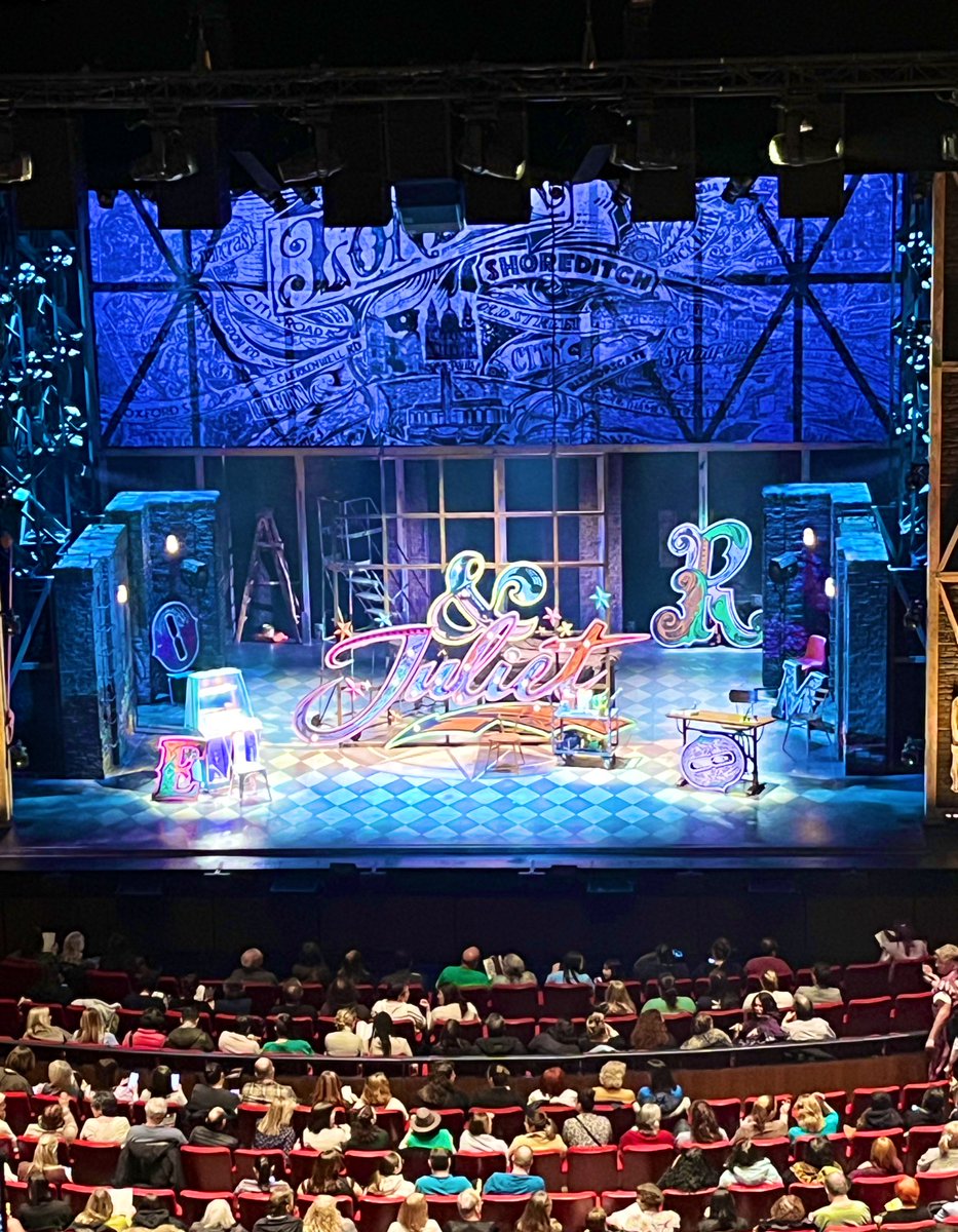 AtourDuMonde's tweet photo. Tonight at the Juliet Musical at Place des Arts at Montreal #PlaceDesArts #Theatre #RomeandJuliet #Juliet #Romeo #JulietandRomeo #music #Montreal #mtl #mtlmoments #nightlife #BroadwayMusicals #musicals #SinceUBeenGone #Roar #BabyOneMoreTime #IWantItThatWay #OopsIdidItagain 1/2 https://t.co/mC2RVWbxot