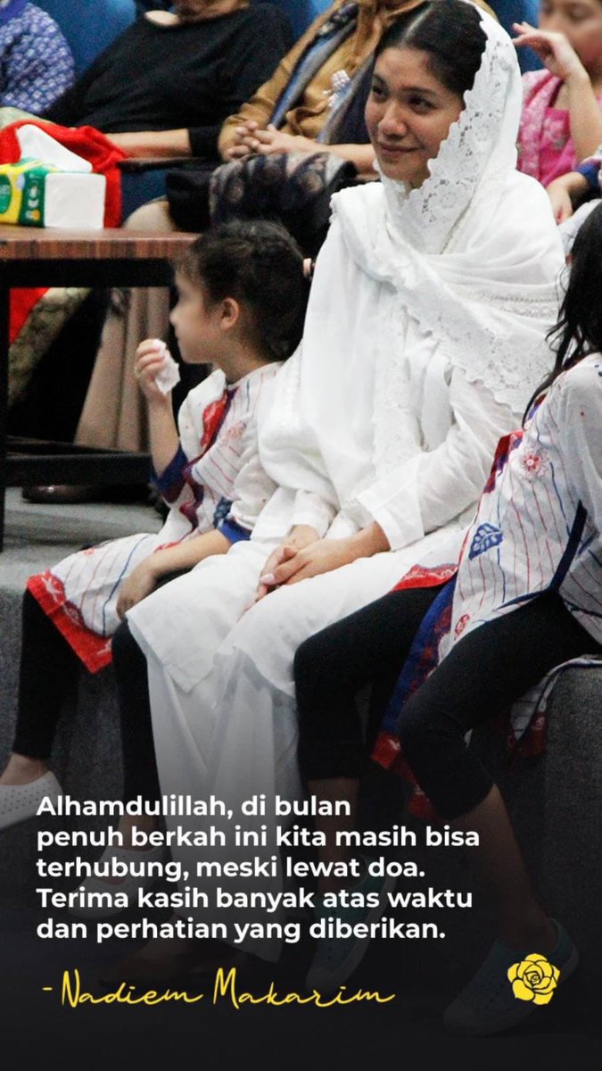 _Rizmaya__'s tweet photo. Nadiem Makarim mengungkapkan kesedihannya karena harus menjalankan ibadah puasa pertama kali terpisah dari keluarga dan anak-anaknya.

Pesan yang menyentuh, termasuk harapan untuk bisa bertemu keluarga dan ungkapan terima kasih, disampaikan dari balik tahanan saat Ramadhan https://t.co/ENDGELRRGq