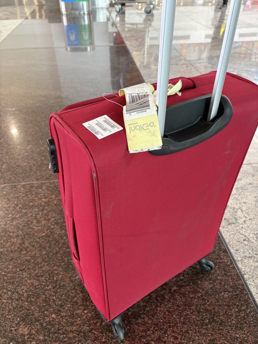 arijit__pal's tweet photo. Pathetic baggage handling by @IndiGo6E.
My brand new trolley was damaged during check-in on my Dehradun flight from Bangalore via Jaipur. This shows complete carelessness from your ground staff.
Who is responsible for this damage? Expecting compensation ASAP. @IndiGo6E @MoCA_GoI https://t.co/p2Y10XAEyG