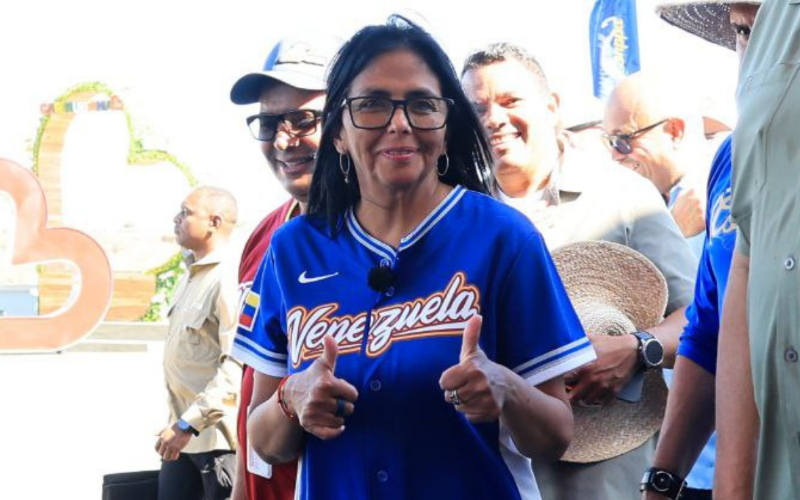 noticierovv's tweet photo. #Politica | Delcy Rodríguez felicita a Venezuela tras su victoria en el Clásico Mundial de Béisbol

Amplía la información aquí:

https://t.co/TCfdqgdPvB

#NoticiasVenevision #18Mar https://t.co/E1F2ITbHqK