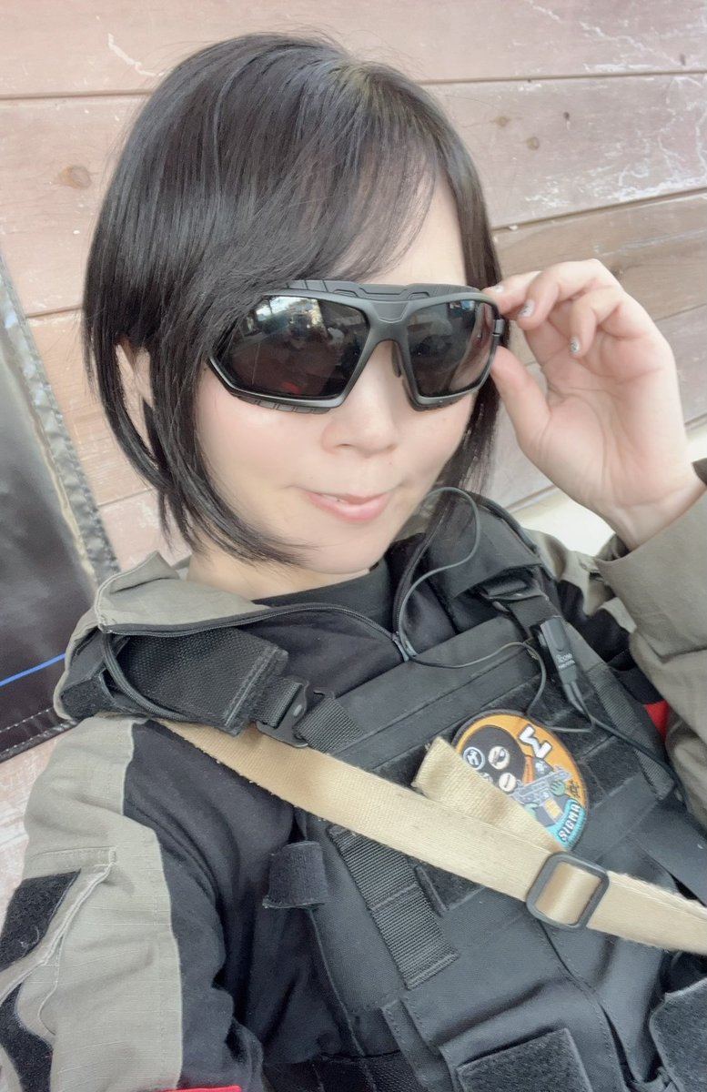 _nachaan_'s tweet photo. バーストヘッドで【AIM VISION AM701-01】を購入🕶️💙【ガスケット&amp;ストラップ】も装着して、#サバゲー で使いやすい仕様にしたよ☺️✨レンズは最初からGRAYとクリアが入ってて嬉しい！
写真はGRAY❗️イケてるだろ〜？w
フィット感も良くて、今後ヘビロテしそうです😎✨　#AIMVISION https://t.co/tJDk4XSU8i