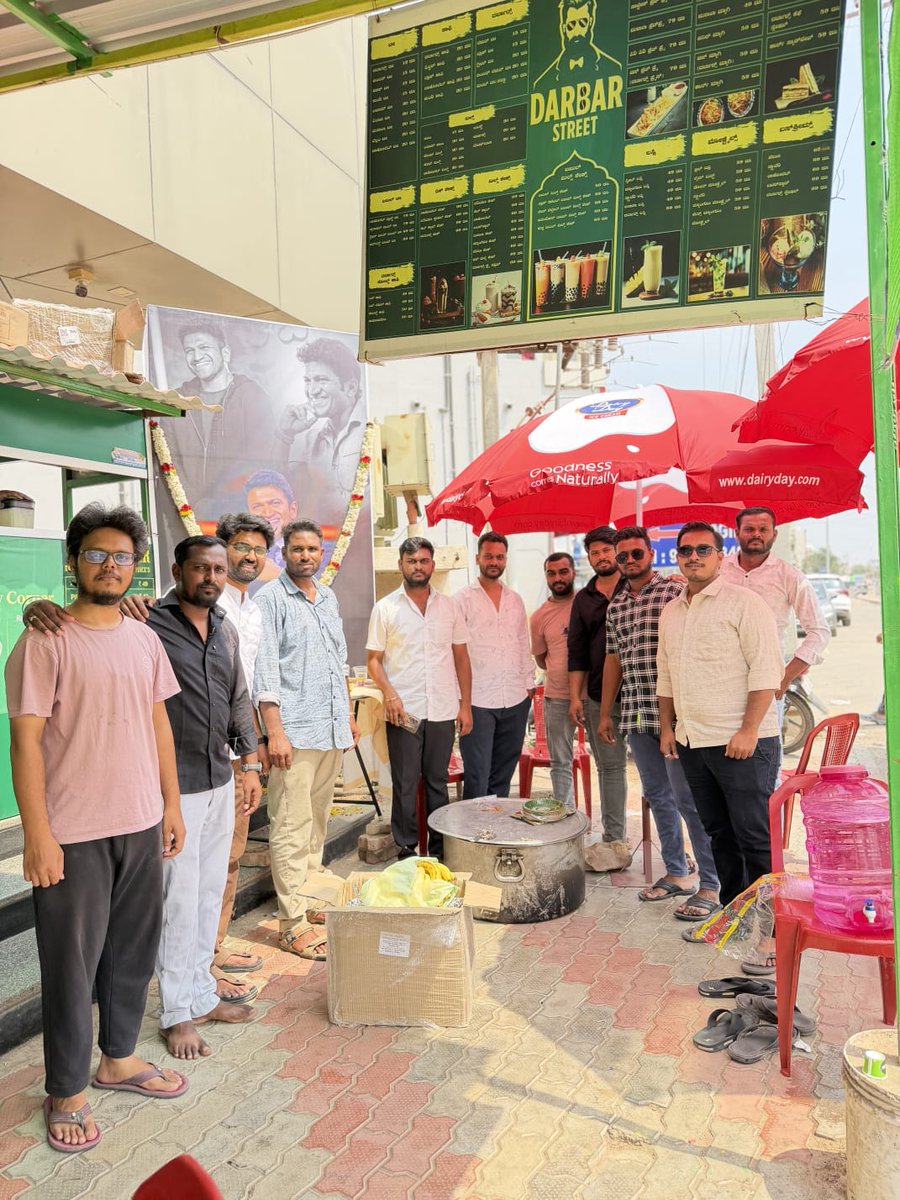 mallu_goudar's tweet photo. "ಅಪ್ಪು ಪರಿಸರ ಸ್ನೇಹಿ ಬಳಗ ಲಿಂಗಸುಗೂರು" ವತಿಯಿಂದ ಪುನೀತ್ ರಾಜ್ ಕುಮಾರ್ ರವರ ಹುಟ್ಟುಹಬ್ಬದ ದಿನ  ಪೂಜೆ ಸಲ್ಲಿಸಿ ಅನ್ನ ಸಂತರ್ಪಣೆ ಮಾಡಲಾಯಿತು. https://t.co/vOZFxzF8iz