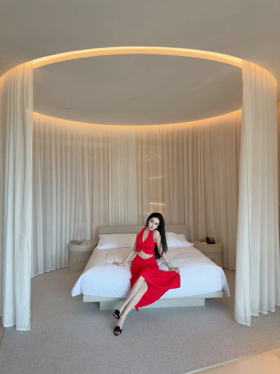 Yvoneraa's tweet photo. #美女 #女神 #空姐 #反差 #反差婊 #反差感 #女神婊 三亚艾迪逊 https://t.co/dDvfNqMSW8
