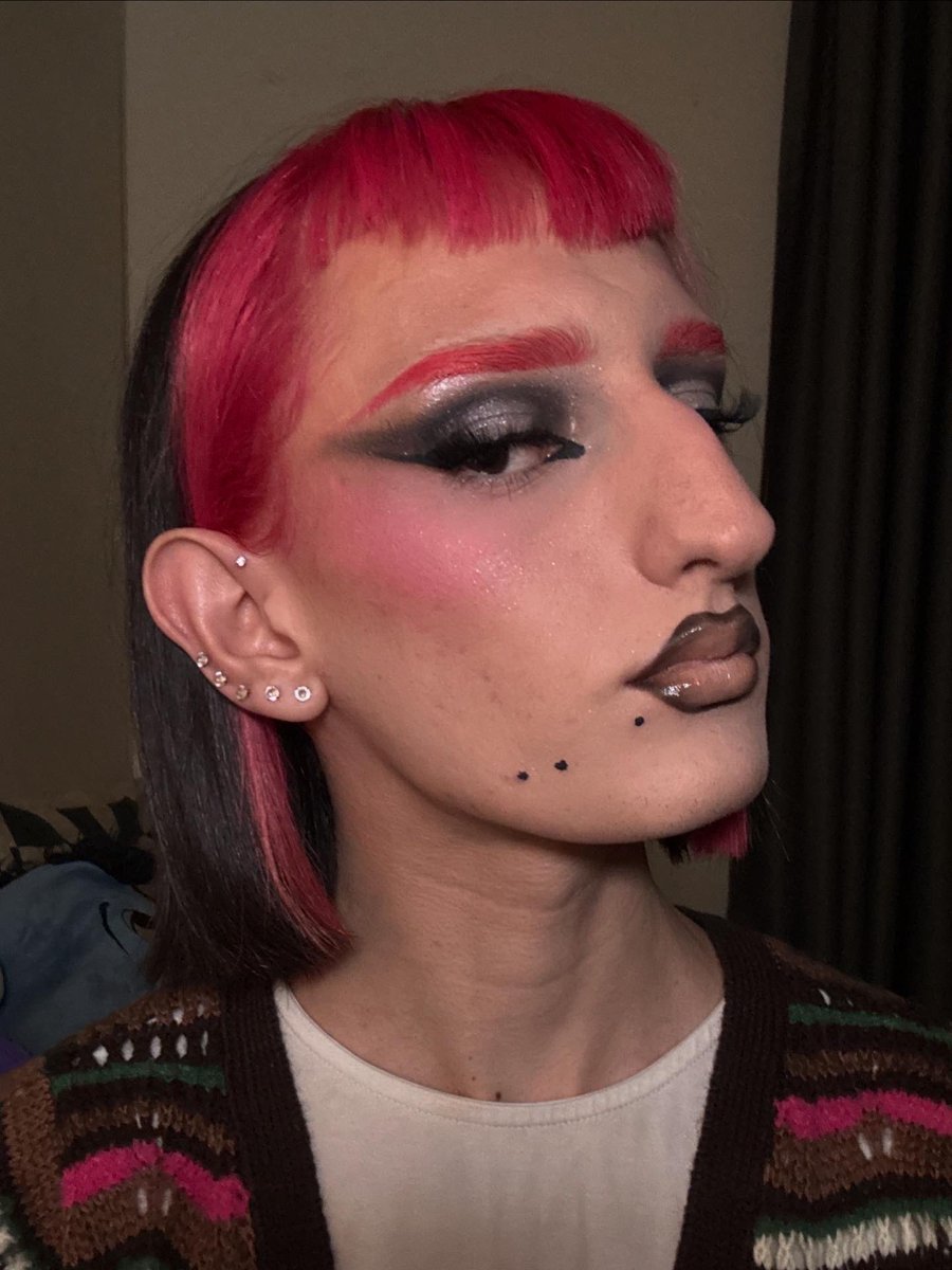 bamboo_camelleo's tweet image. Smoky eyes on 🖤✨  
#smokyeyes #makeupaddict #glamlook #eyemakeup #beautyvibes