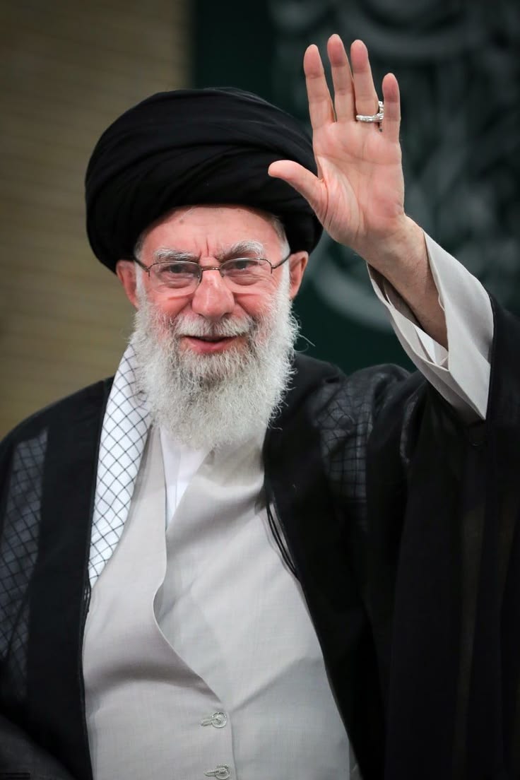 tarek_us's tweet photo. قادة الجمهورية الاسلاميه الايرانيه وفقهم  الله تعالى بان يستشهدوا في شهر رمضان المبارك وهو اعظم الشهور عند الله تعالى بينما ملوك وحكام ورؤساء العرب يموتون في اشهر تزواج الكلاب 👍🇾🇪 https://t.co/aij5Ef1LrG