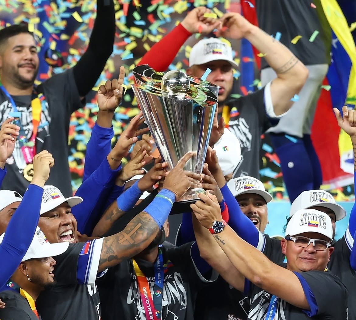 Neriojosex's tweet photo. Todo 2023 tiene su 2026, teníamos que ser campeones contra el mismo equipo que nos dio un disparo al alma en aquel 8vo inning. Podemos morir felices señores, Venezuela tardó solo 3 años en cobrar venganza y mejor aún, en una final. https://t.co/FmP9m9ceNF