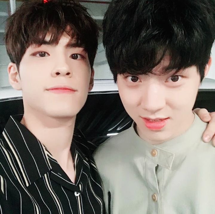 우리 나이에 영원을 말하는게 우습지만
때로는 터무니 없어보이는 것에
모든 걸 걸어보고 싶은 순간이 있다
너의 마음이 영원했으면 좋겠어
1주년 추카추카 사랑해

피에스.
도욵아 설마 편지 한줄만 쓴 거 아니지
2014.09.20
왼핈이가 씀
-
바보야 메롱. 사랑해
도욵