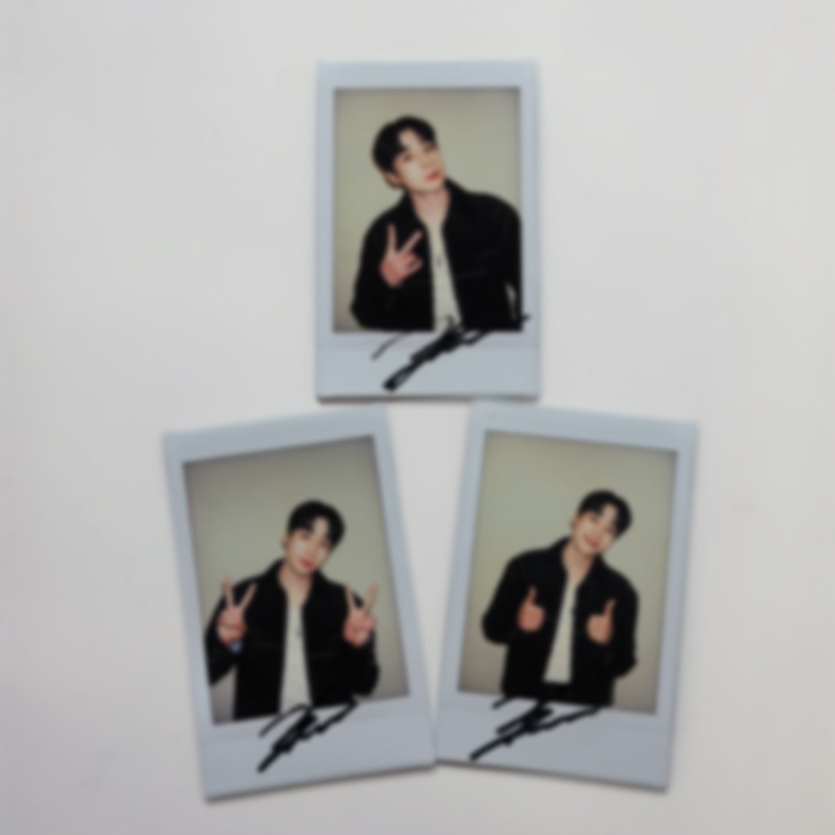 HAN SEUNG WOO×人生4カットコラボ📸💙
Qoo10で購入いただくとサイン入りチェキが当たるキャンペーンを開催中です！
今回はサイン入りチェキを少しだけ公開いたします✨
ファンの皆さまぜひチェックしてください❕

購入リンク🔗
m.qoo10.jp/su/1461067444/…