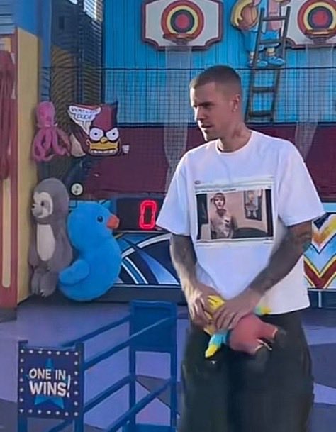 Justin wearing a shirt with kidrauhl on it 😭